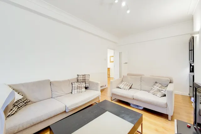 London, NW1, photo 2