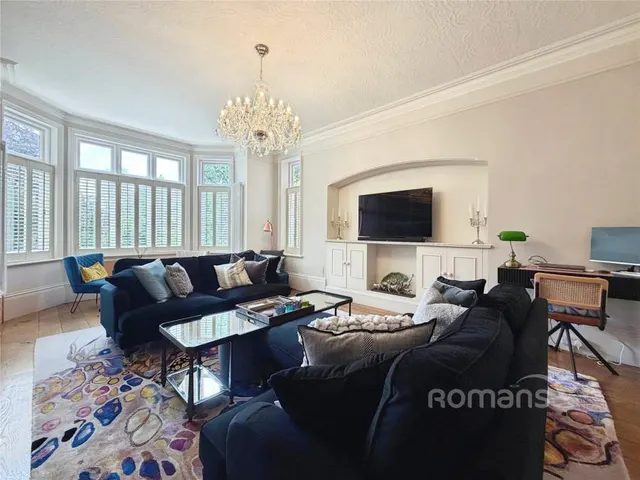 Crawley Lodge, Crawley Ridge, GU15, photo 2