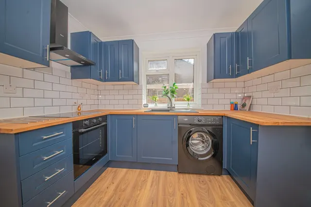 Photo 3 — Kensington Close, Bishopstoke, Eastleigh, SO50 6NS