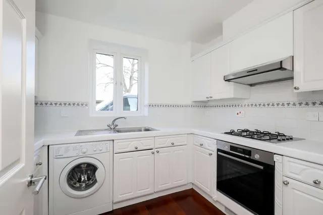 Photo 3 — Lansdowne Road, Wimbledon, London, SW20 8AP