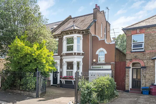 Hanworth Road, Hounslow, TW3, photo 1