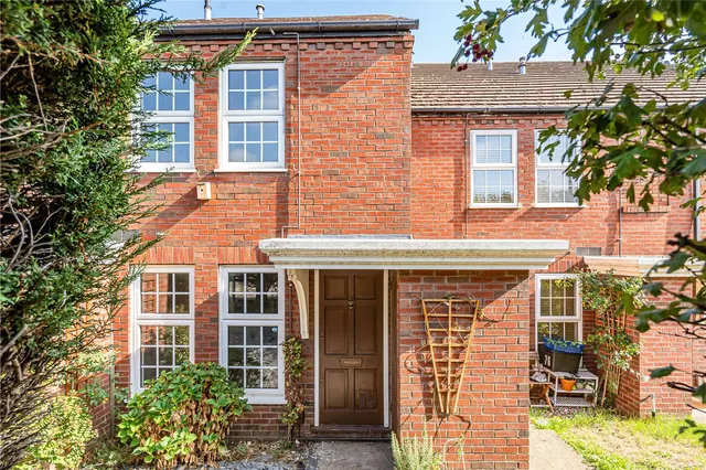 Meadway, Twickenham, TW2, photo 1