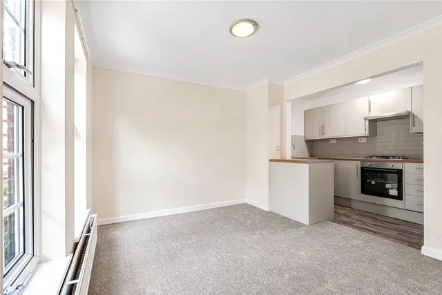 Meadway, Twickenham, TW2, photo 2