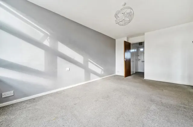 South Lynn Crescent, Bracknell, RG12, photo 3