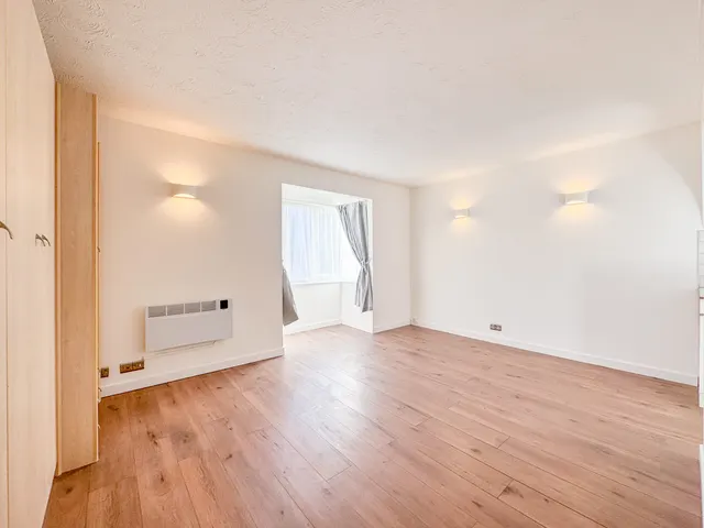 Pavilion Way, Edgware, HA8, photo 2