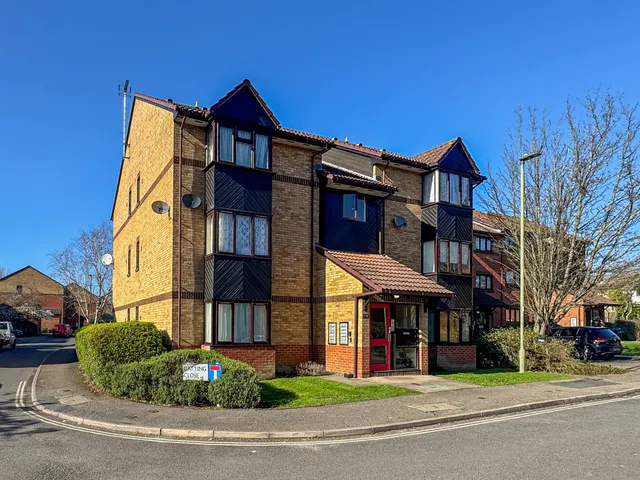 Pavilion Way, Edgware, HA8, photo 1