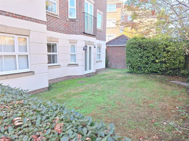 Abbotsmead Place, Caversham, RG4, photo 2