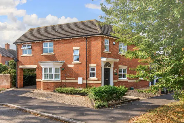 Tamarisk Way, Weston Turville, HP22, photo 1