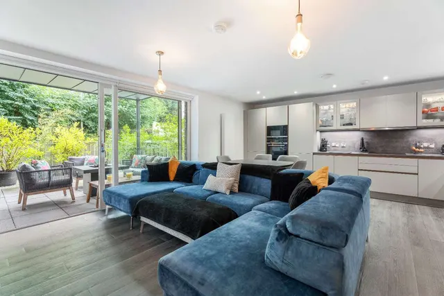 Photo 2 — Groathill Road South, Craigleith, Edinburgh, Midlothian, EH4 2LS