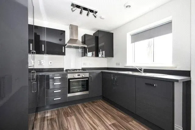 Nicholas Charles Crescent, Aylesbury, HP18, photo 2