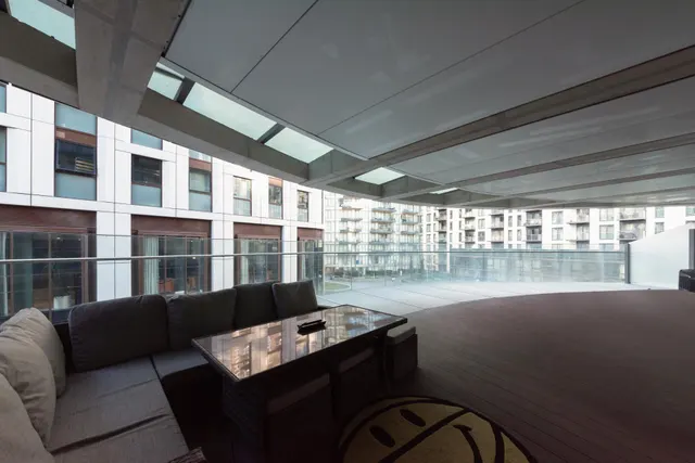 Arena Tower, Crossharbour Plaza, E14, photo 3