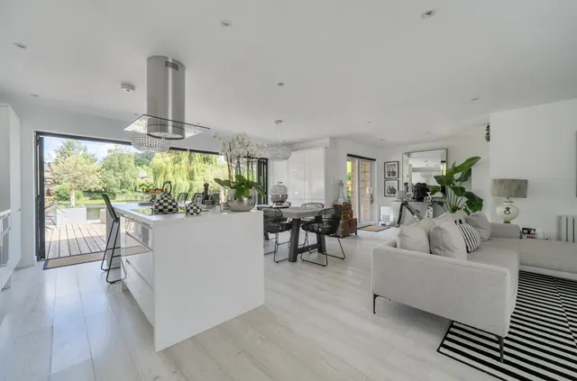 Photo 2 — Folders Lane, Bracknell, Berkshire, RG42 2LP