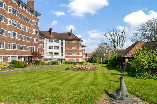 Upper Richmond Road West, SW14, photo 1