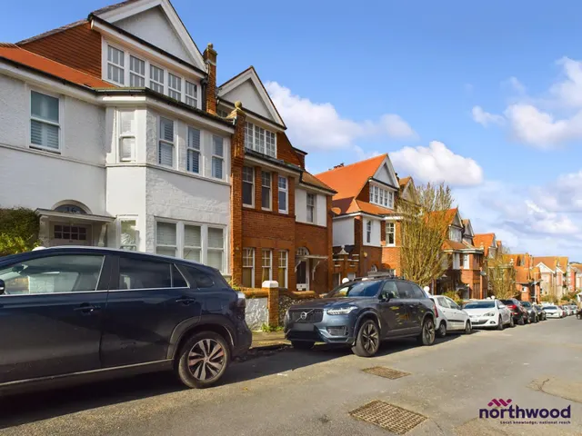 South Cliff Avenue, Lower Meads, BN20, photo 1