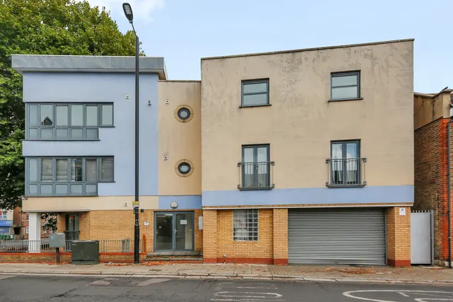 Photo 2 — Flat 4, 228 Balaam Street, London, E13 8RA