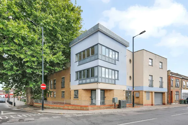 Flat 4, 228 Balaam Street, London, E13 8RA, photo 1