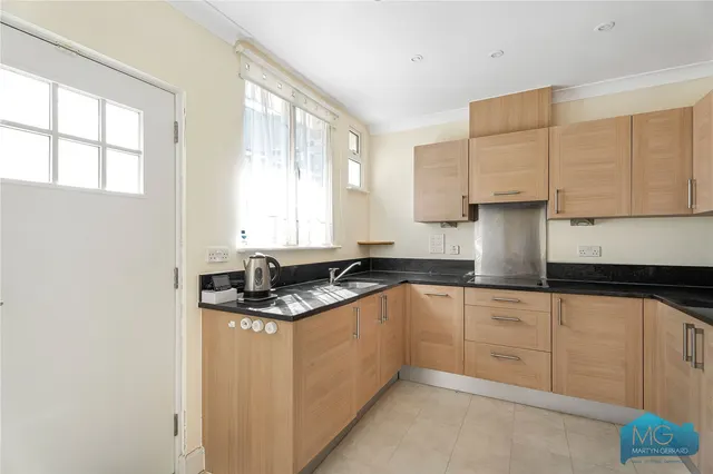 Hammers Lane, London, NW7, photo 2
