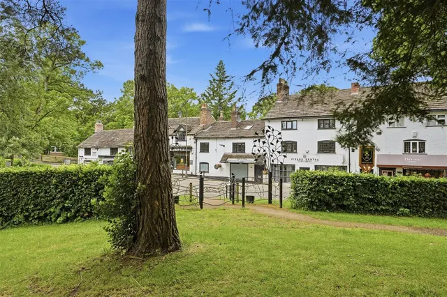 Bridgegreen House, New Road, Prestbury, photo 1
