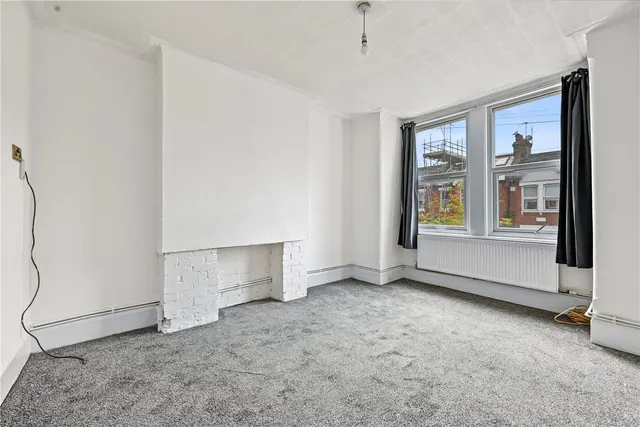Deacon Road, London, NW2, photo 3