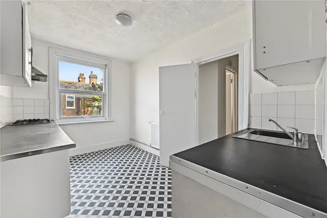 Deacon Road, London, NW2, photo 2