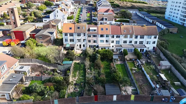 Cliff Road, Brighton, BN2, photo 1
