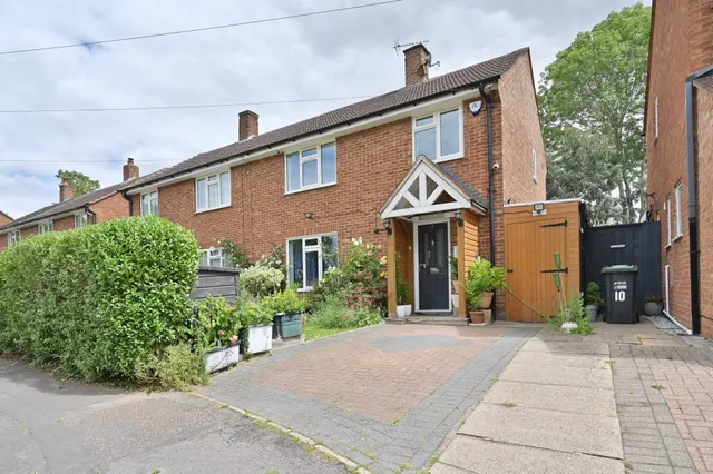 8 Tibbs Hill Road, Abbots Langley, photo 1