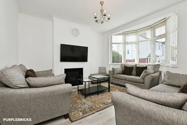 Lonsdale Avenue, Romford, RM7, photo 3
