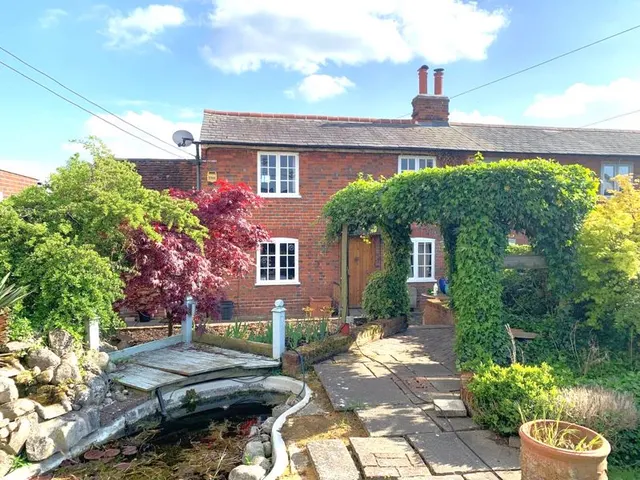 Hedsor Road, Bourne End SL8 5ES, photo 1