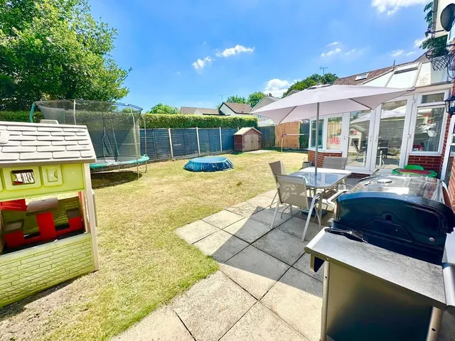Mytchett, Camberley, photo 3