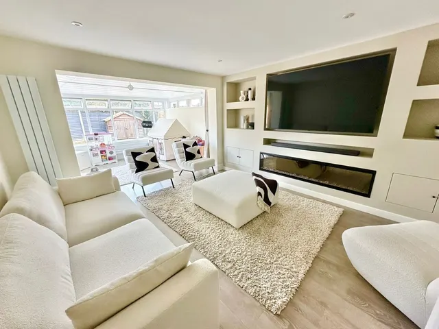 Mytchett, Camberley, photo 2