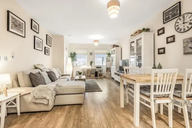 Dyas Road, Sunbury-On-Thames, TW16, photo 3