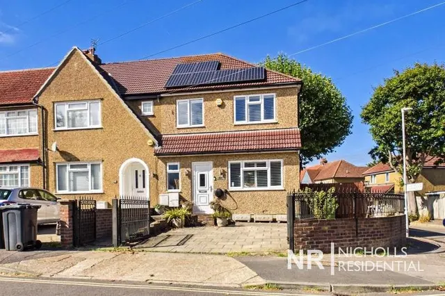 Church Rise, Chessington, KT9, photo 1