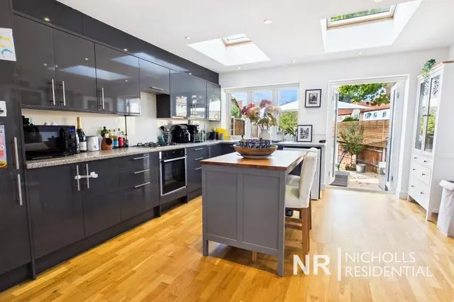 Church Rise, Chessington, KT9, photo 3