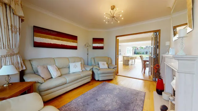 Kensington Drive, Woodford Green, IG8, photo 3