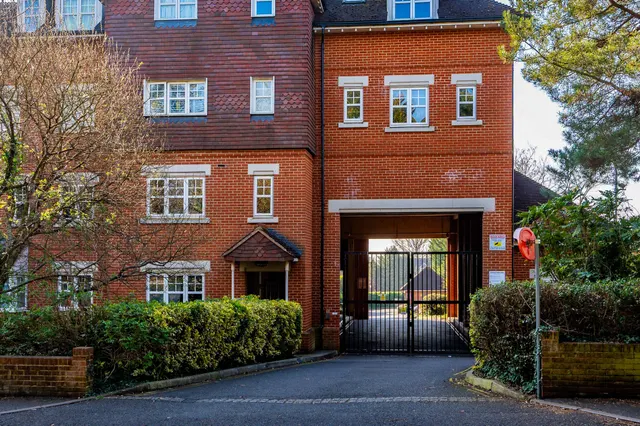 Photo 2 — 55 Abingdon Court, 9 Heathside Road, Woking