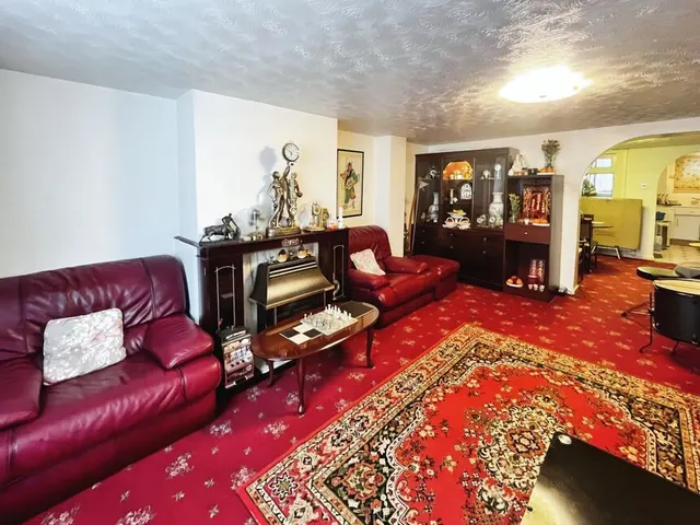 Market Street, Hollingworth, SK14, photo 3