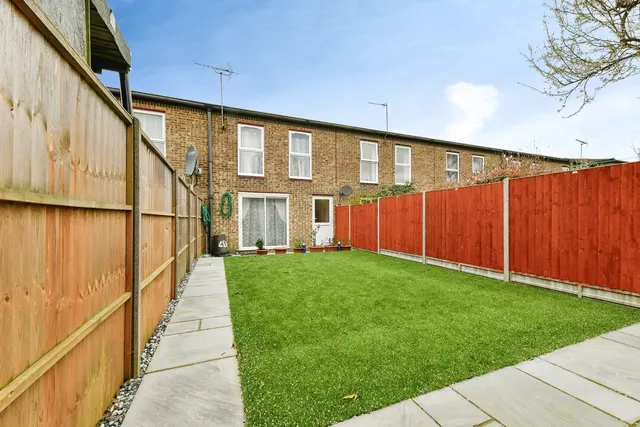 Photo 3 — Canterbury Way, Stevenage, Hertfordshire, SG1