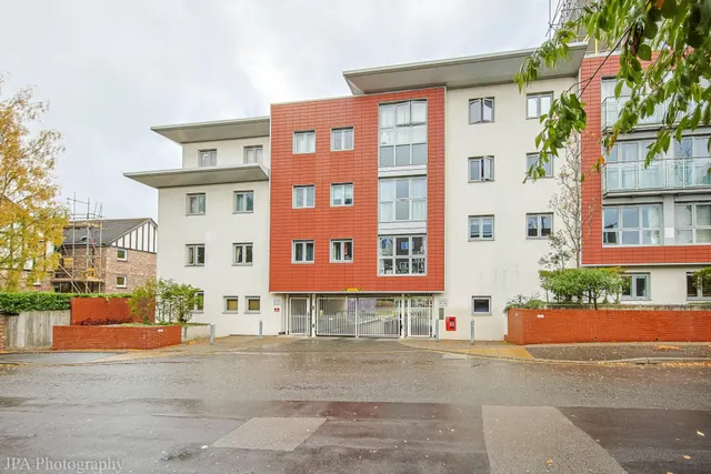 Constitution Hill, Woking, GU22, photo 1