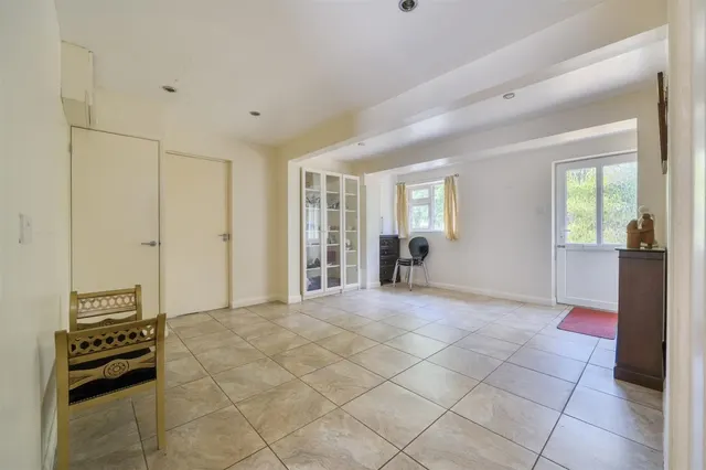 Woodford Close, Caversham, photo 3