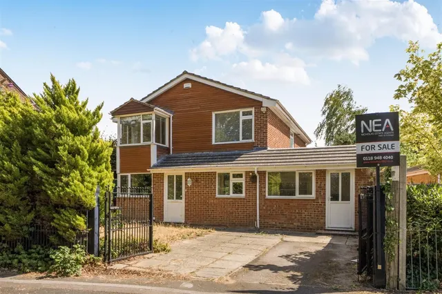 Woodford Close, Caversham, photo 1