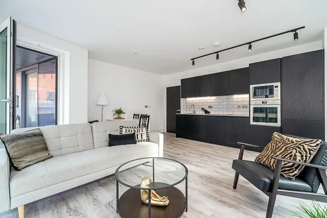 Portal Way, Acton, W3, photo 1