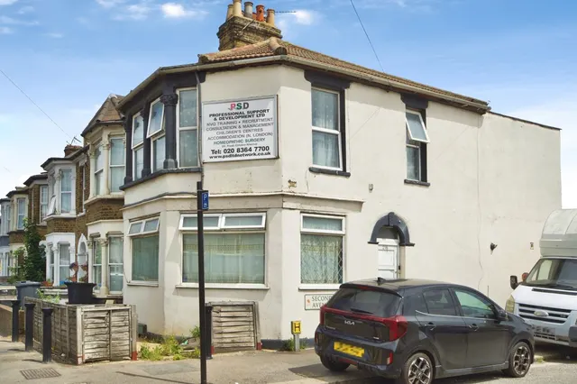 Montagu Road, London, N18, photo 1