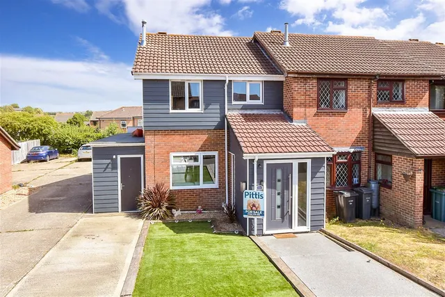 The Willows, Newport, PO30, photo 1