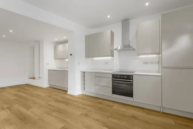 London Road, Cheltenham, GL52, photo 3