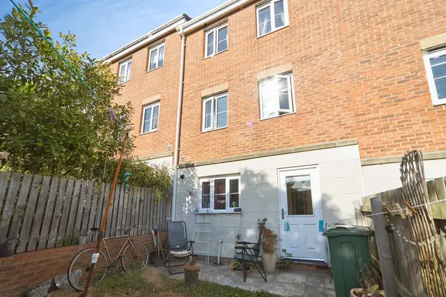 Hill End Crescent, Leeds, LS12, photo 1