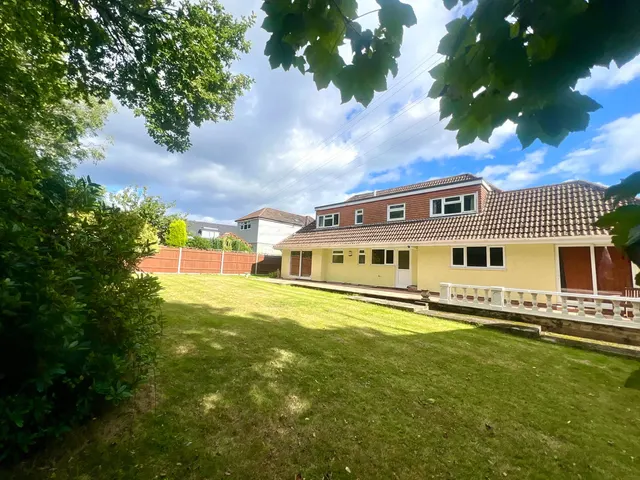 Photo 2 — Upton Crescent, Nursling, Southampton, SO16 8AA