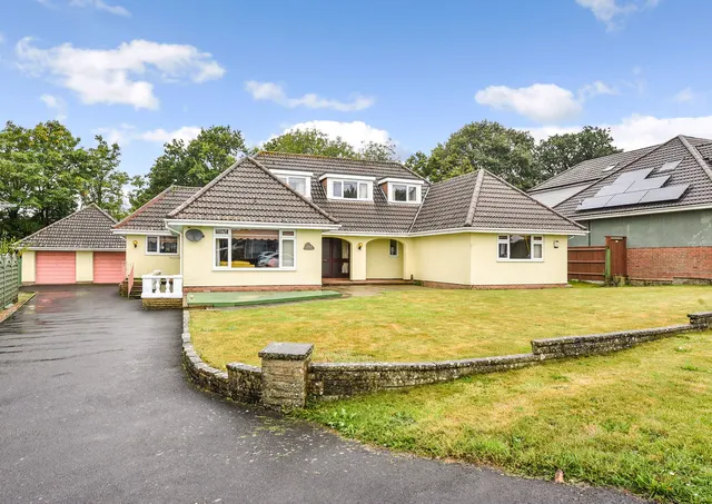4 bedroom house — Upton Crescent, Nursling, Southampton, SO16 8AA
