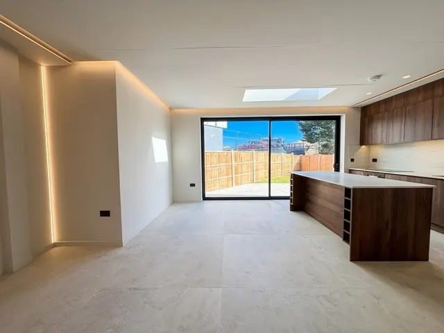 Brookhill Road, EN4, photo 2