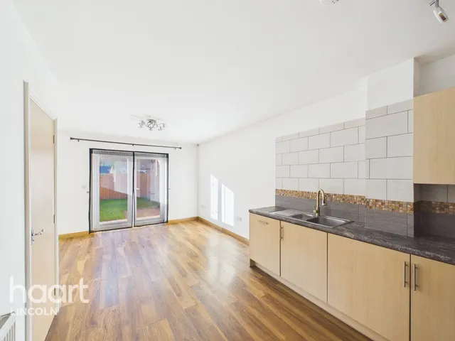 Iris Crescent, Lincoln, LN1, photo 3