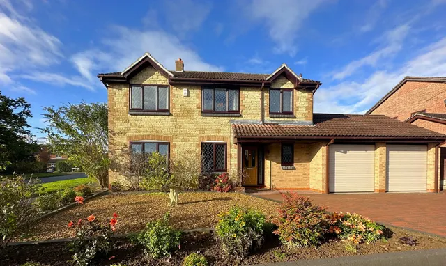 4 bedroom house — Smalley Drive, Oakwood, Derby